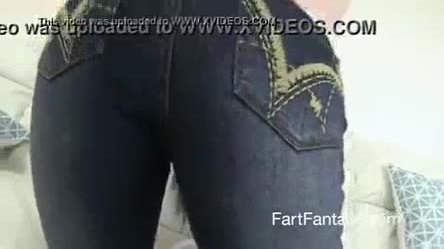 Sexy ebony babe farts big in jeans