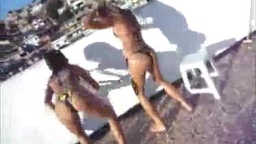 2 Sexy Brazilian Teens shaking ass
