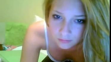HOt Chick with Nice Pussy Webcam Masturbating