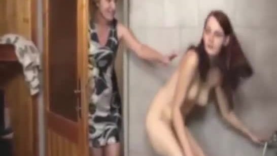 Trio en la ducha de la casa tetonas rubias perforadas por vergon POV intenso anal